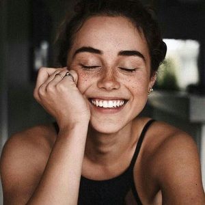 Meet your Posher, Lottie